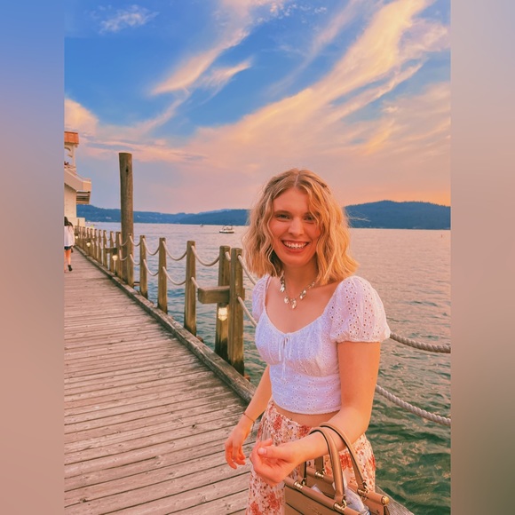 Meet your Posher, Elaine - Picture 4 of 6